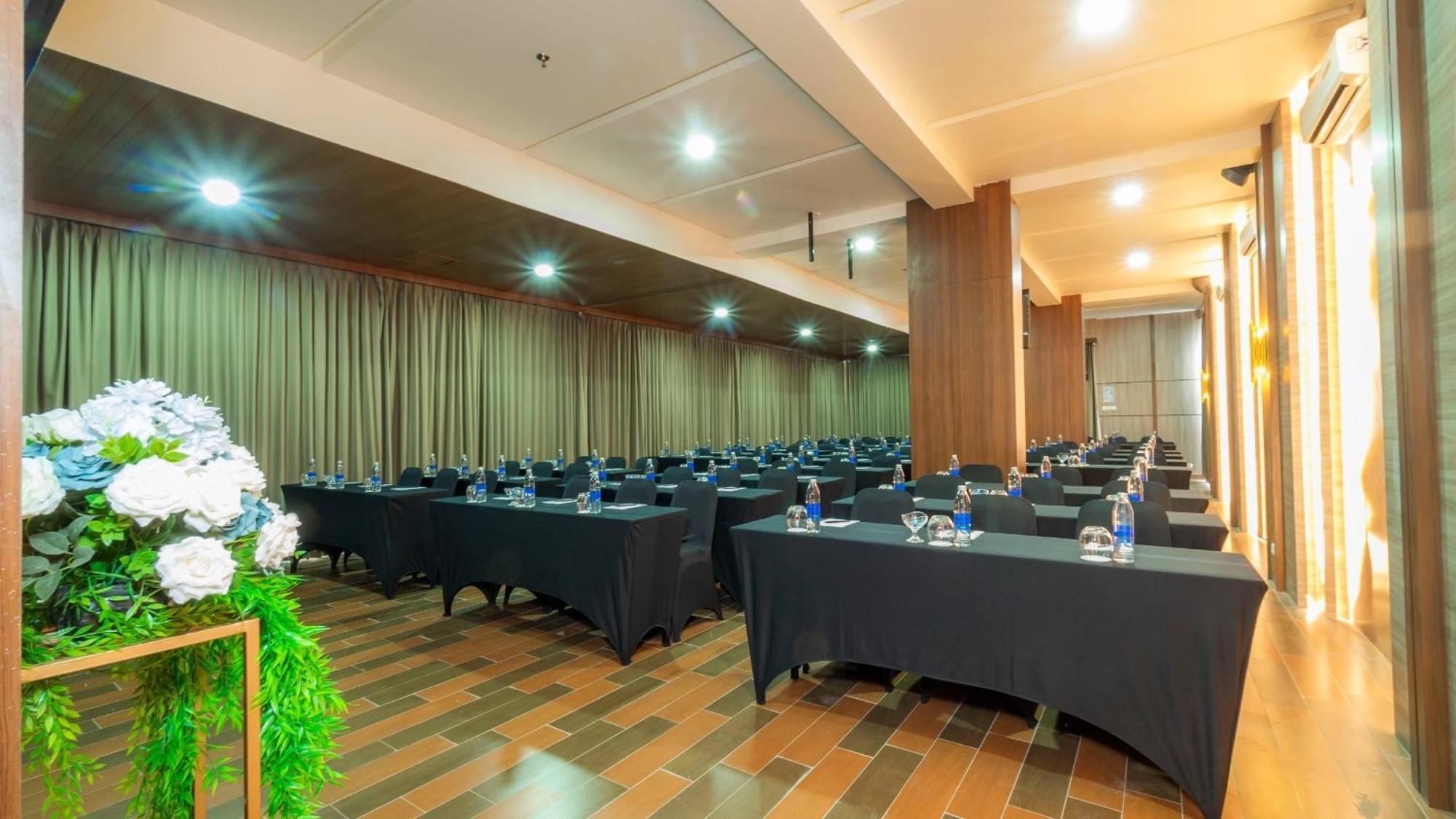 City Of Aventus Hotel - Denpasar Exterior photo